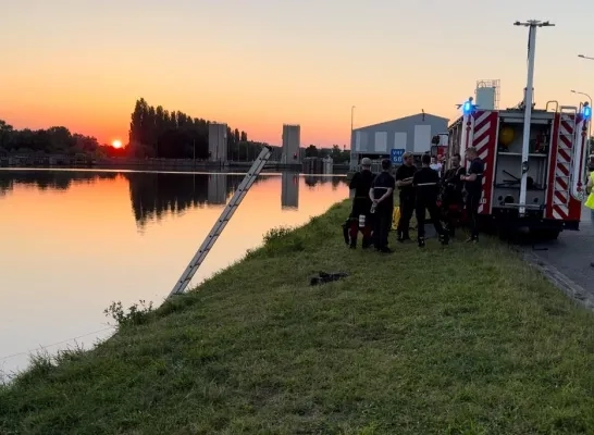 Een man belandde met zijn wagen in het kanaal, maar kon zichzelf bevrijden