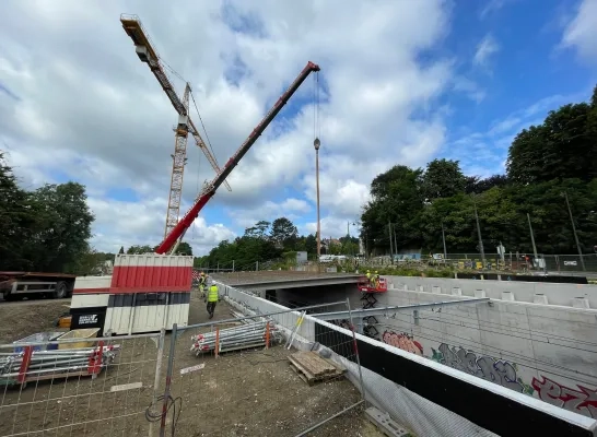 Werken aan de nieuwe Carsoelbrug in Ukkel