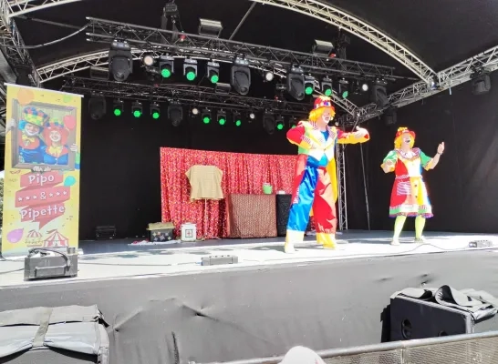 Het laatste optreden van het clownsduo Pipo & Pipette waar het ooit allemaal begon: op de Dorpsfeesten Bogaarden