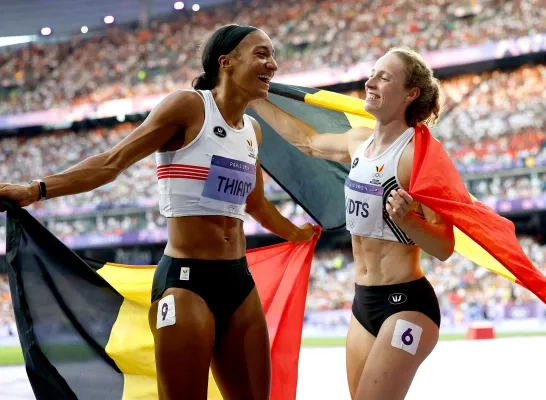 Noor Vidts en Nafi Thiem vieren samen op de Olympische Spelen