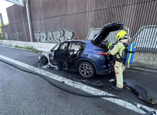 Het voertuig brandde volledig uit