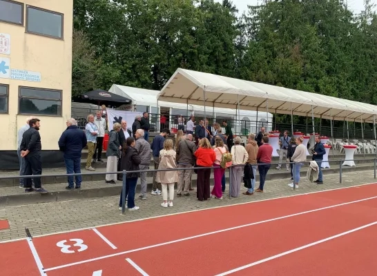 De piste voldoet aan alle normen voor nationale en internationale wedstrijden.