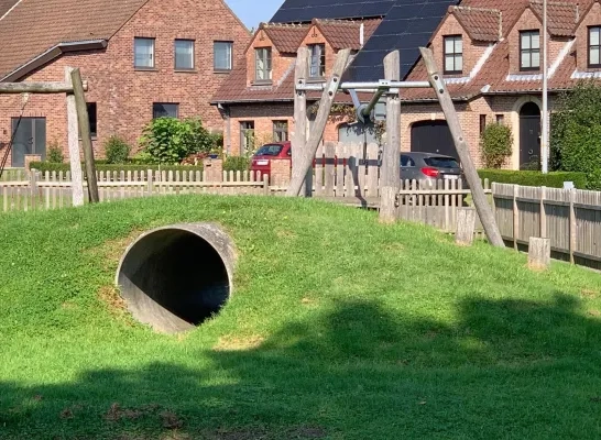 Opwijk gaat twee kruipbuizen in asbest uit speeltuintjes verwijderen