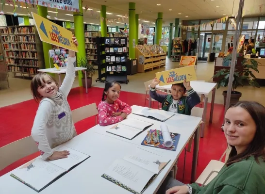 Leeshelden actief in de bibliotheek van Steenokkerzeel