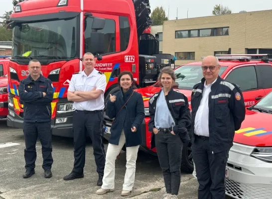 de brandweer krijgt versterking