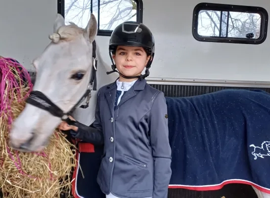 Marie Vanderhasselt en haar pony Glinster