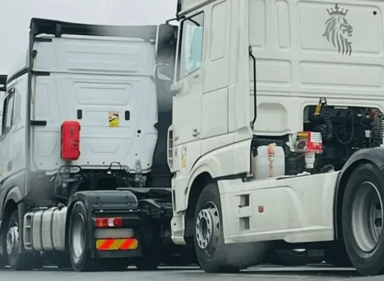 Vrachtwagens op de Brucargo-parking