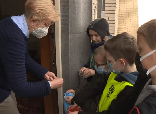 Kinderen komen op 31 december hun 'Gosjdieël' ophalen