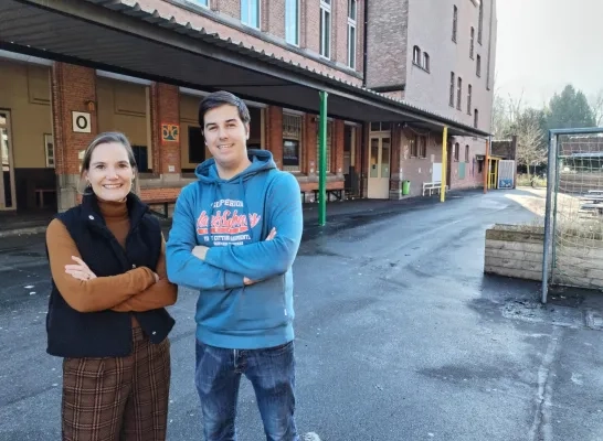 Directeur Valerie De Roeck en leerkracht Jeroen Degrieck