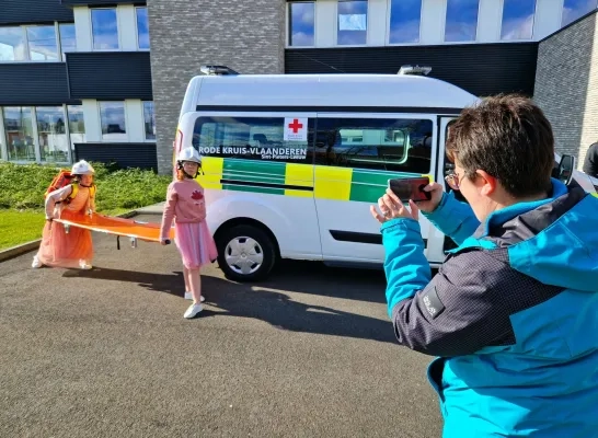 Tweede editie van fotoshoot voor communie- en lentefeestfoto's bij hulpdiensten komt eraan: “Stoere foto’s!”