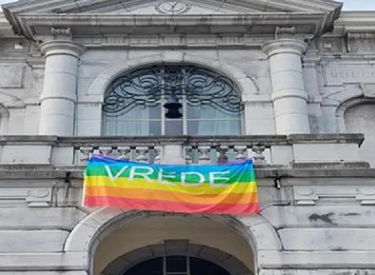 Vilvoorde hangt vredesvlag uit