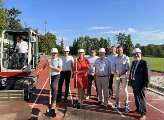 De atletiekpiste in Huizingen