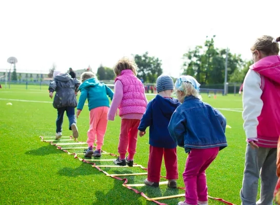 Spelende kinderen Spelende kinderen