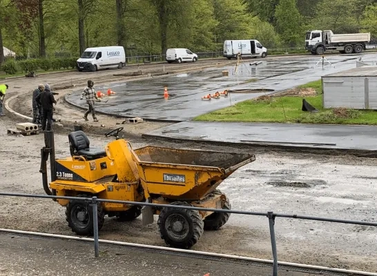 De atletiekpiste in Huizingen