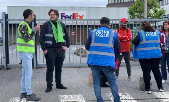 De vakbonden bij FedEx protesteren tegen de geplande ontslagen
