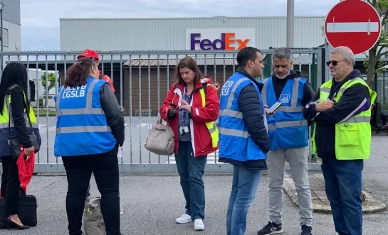 Vakbonden verzamelen bij FedEx Express op Brucargo