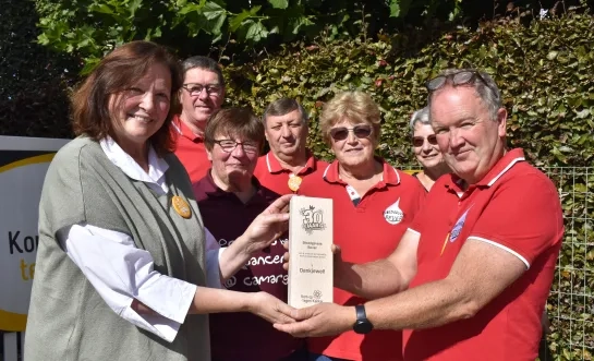 Vrijwilligers in Bever verkopen meer dan 600 plantjes voor Kom op Tegen Kanker