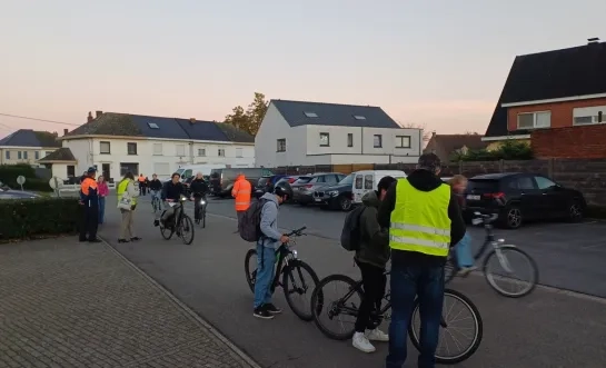 fietslichtcontrole aan de schoolpoort van KOBOS