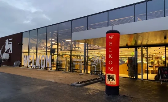 De man sloeg onder meer toe in de Delhaize in Gooik.