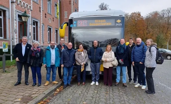 De Lijn wijzigt aanbod in Dilbeek en het Pajottenland, maar kan niet alle plannen realiseren door een tekort aan chauffeurs en bussen 