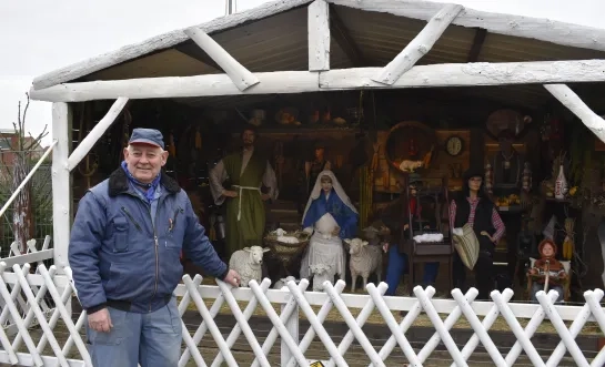 Roland uit Steenokkerzeel werkt opnieuw 2 weken aan 31ste kerststal: “Ik geef niet af”