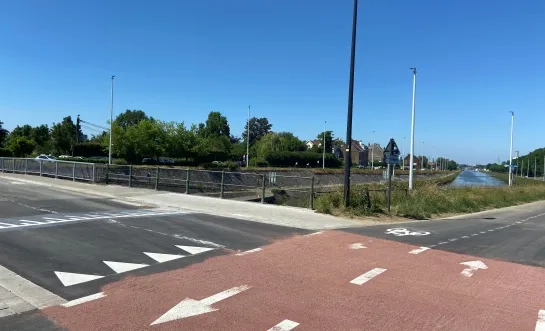 De F20 passeert onder andere aan het Sas in Ruisbroek