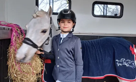 Marie Vanderhasselt en haar pony Glinster