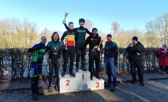 250 veldrijders leven zich uit tijdens de 3e Doendercross in Hoeilaart: "De variatie van het parcours is een troef"