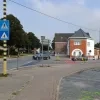 Het gevaarlijke kruispunt wordt veiliger, compacter en krijgt verkeerslichten