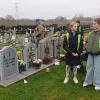 Leerlingen van Virgo De Heide plaatsten zelfgemaakte vlaggetjes aan graven van oud-strijders