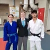 Luna, in het midden, is judoka én official