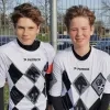 De nieuwe truitjes van de U13 van FC Galmaarden zijn een ontwerp van de Limburgse kunstenaar Jeff Swinnen