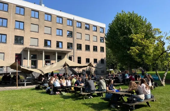 De groene campus van hogeschool Odisee in Dilbeek