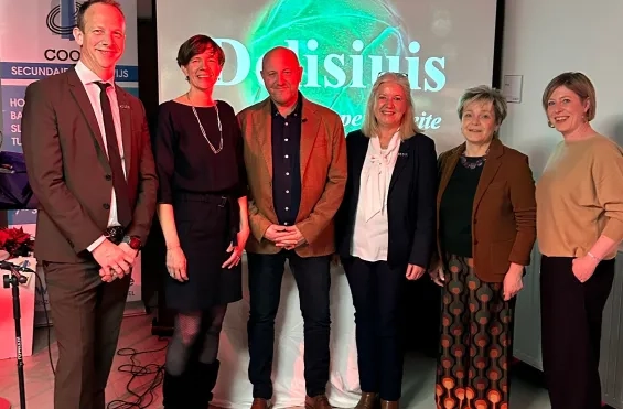 Olivier Dumoulin (COOVI), Vlaams minister van Brussel en Media Cieltje Van Achter, Geert Dehaes (Brusseleir!), An Janssens (COOVI), Greet Claes (Ring) en Liesbeth Bernolet (Ring)