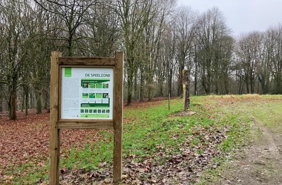 Infobord Kravaalbos inspireert kinderen om spelletjes te spelen