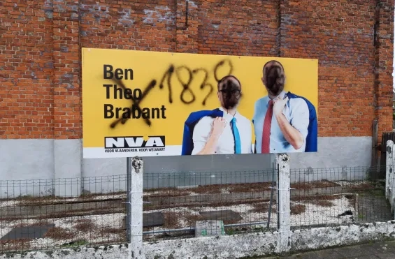 Beklad verkiezingsbord N-VA in Machelen